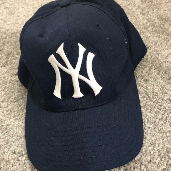 Hat - Picture 2 of 4